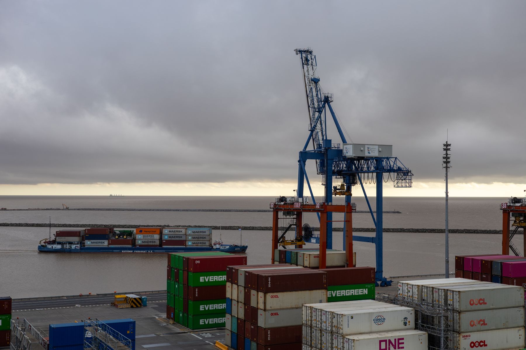 Internationales Containerterminal verbindet See- und Landtransport